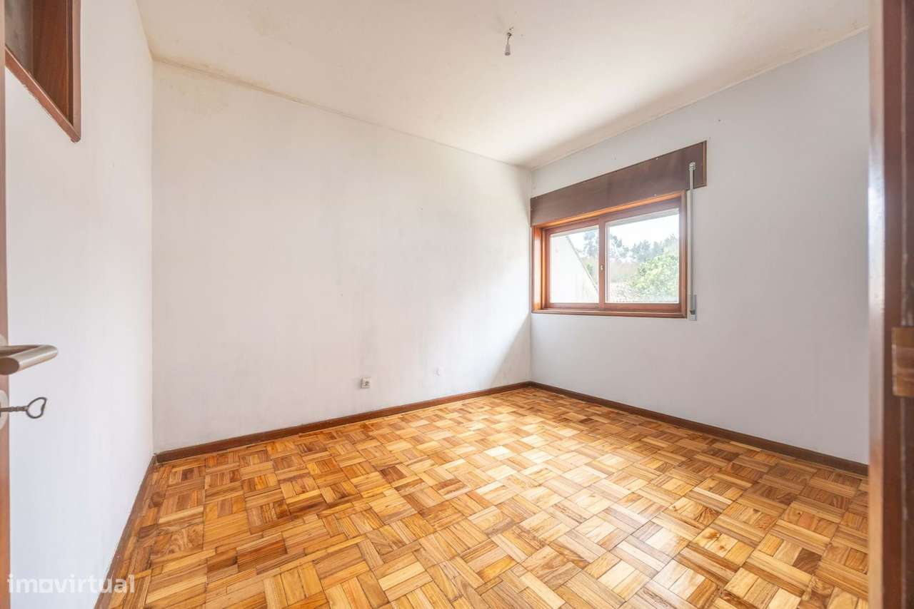 Andar Moradia T2 | Renovado | Terraço | 3 Frentes | Garagem-8