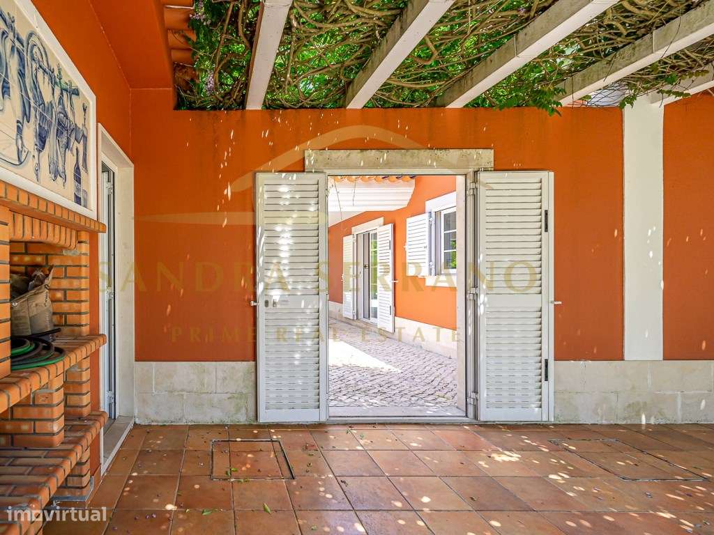 Moradia de traça tradicional com 7 assoalhadas-44