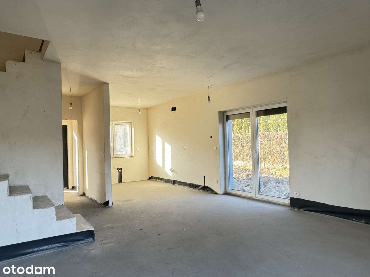 Energooszczędny bliźniak z dużym salonem.-7