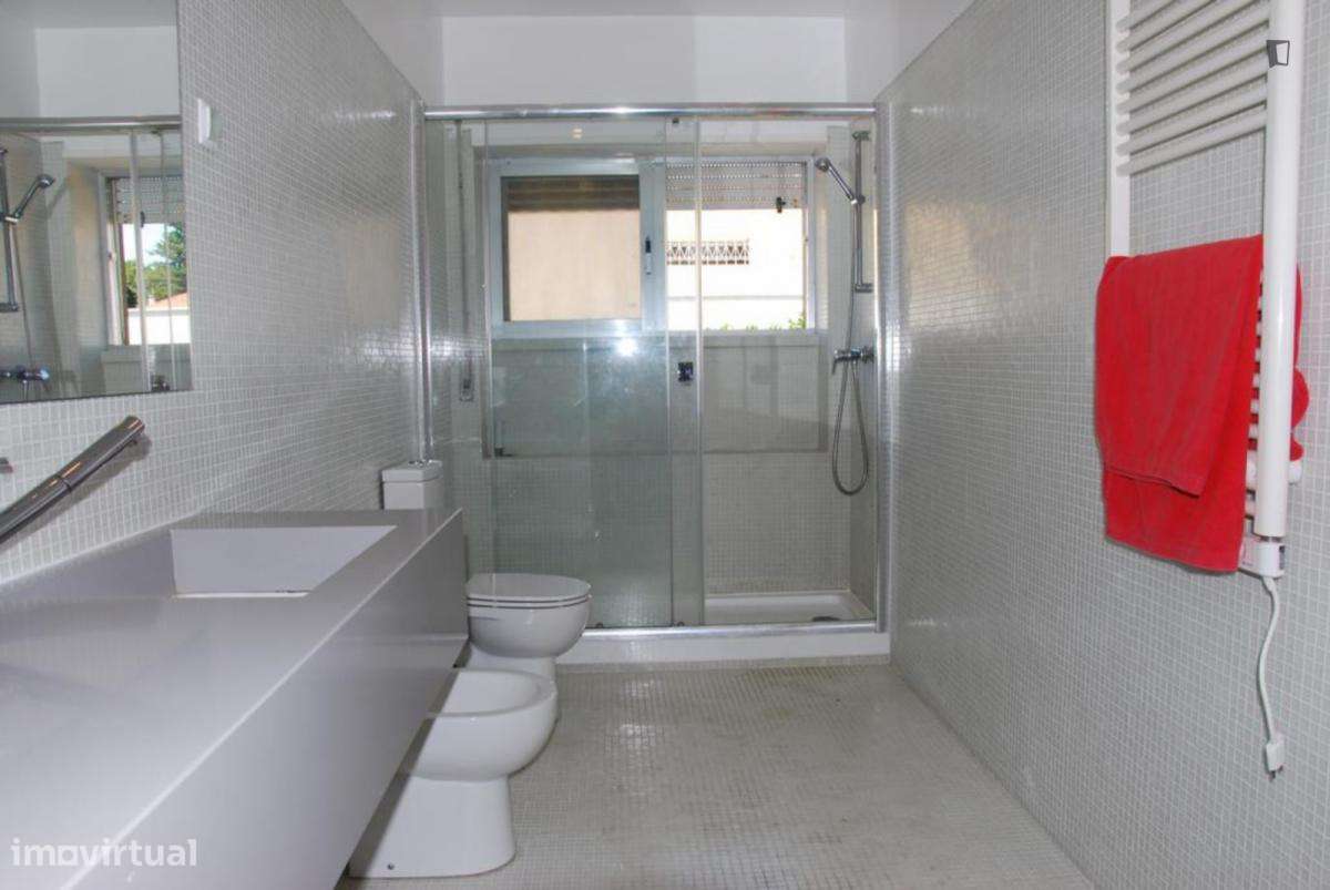 Quarto - localizado em Carcavelos Lisbon - Grande imagem: 3/9