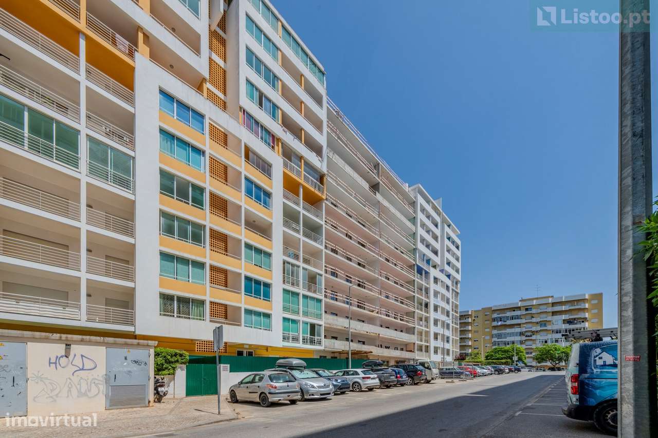 Apartamento T2 com Piscina, Varanda em Portimão-31