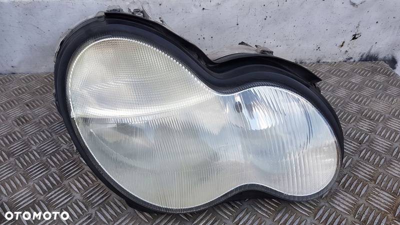 MERCEDES W203 LAMPA PRZÓD PRAWA EUROPA - 2