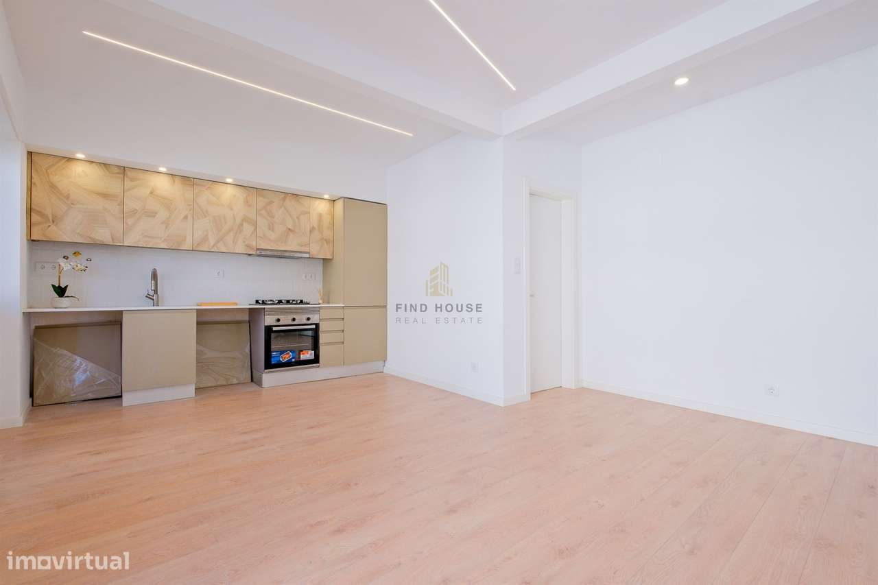 Apartamento T2 totalmente remodelado no centro de Almada-7