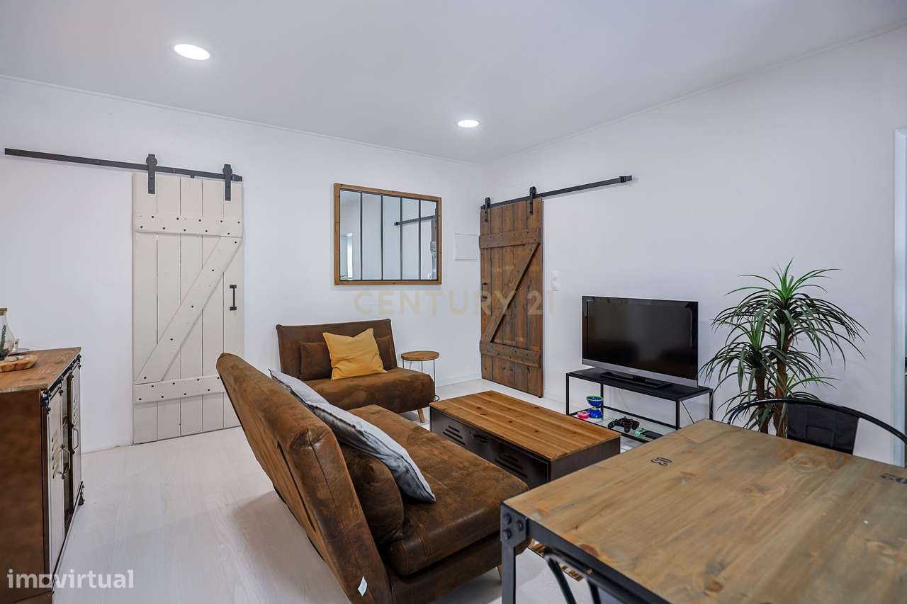 T1 Renovado Rua Capitão Leitão Almada - Arrendamento - Grande imagem: 4/22