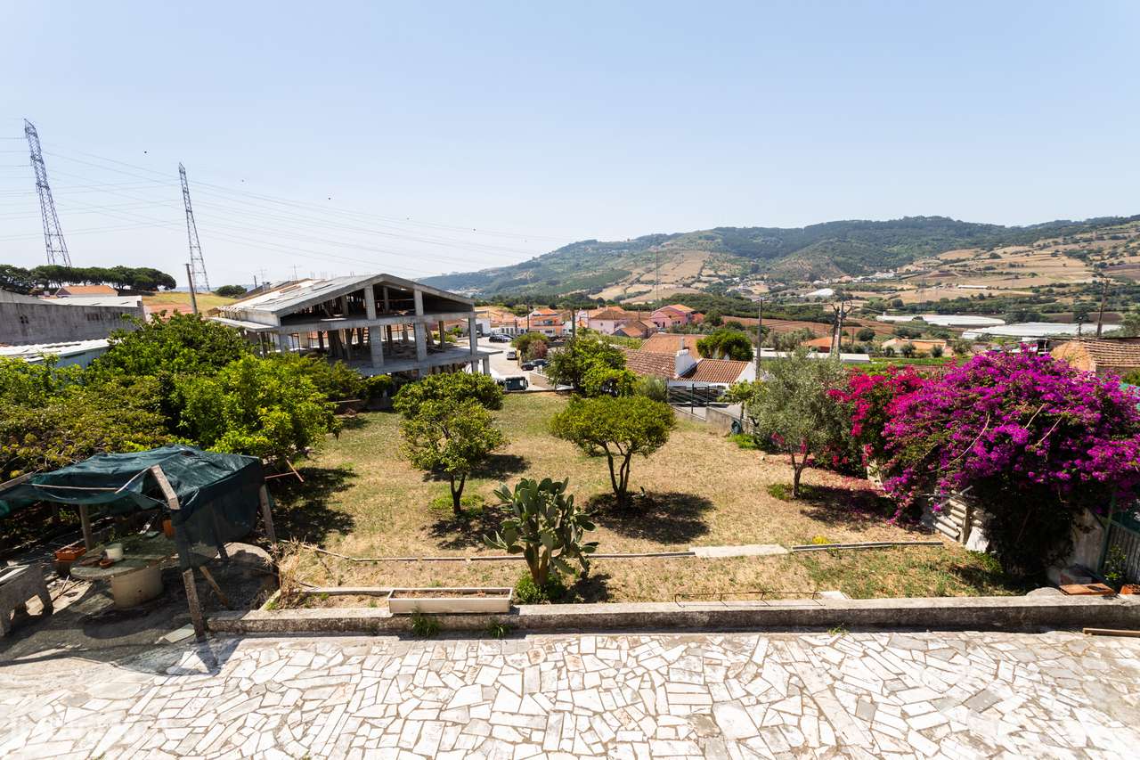 Moradia T3 Isolada, com garagem de 157 m2 térrea em lote de 1.331 m2 c-20
