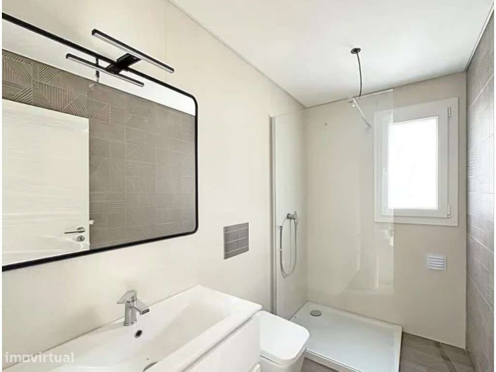 MORADIA T4 NOVA COM PISCINA - FERNÃO FERRO-5