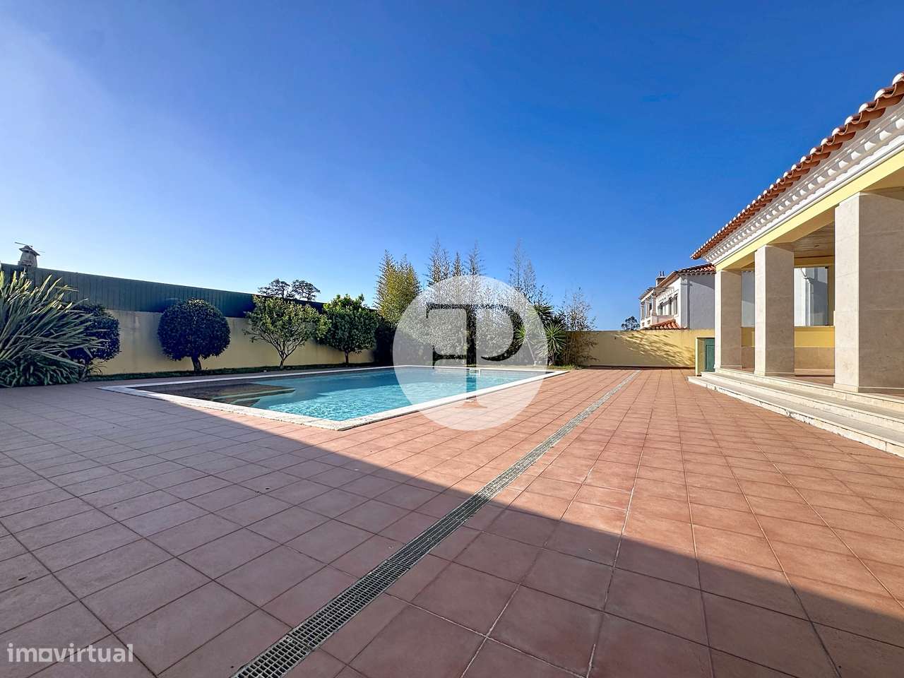 Moradia T5 com piscina no Nadadouro | 408 m² | Lote de 809 m²-9