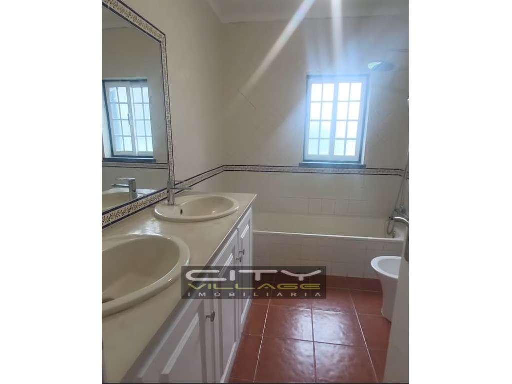 Moradia isolada T3 com piscina-9