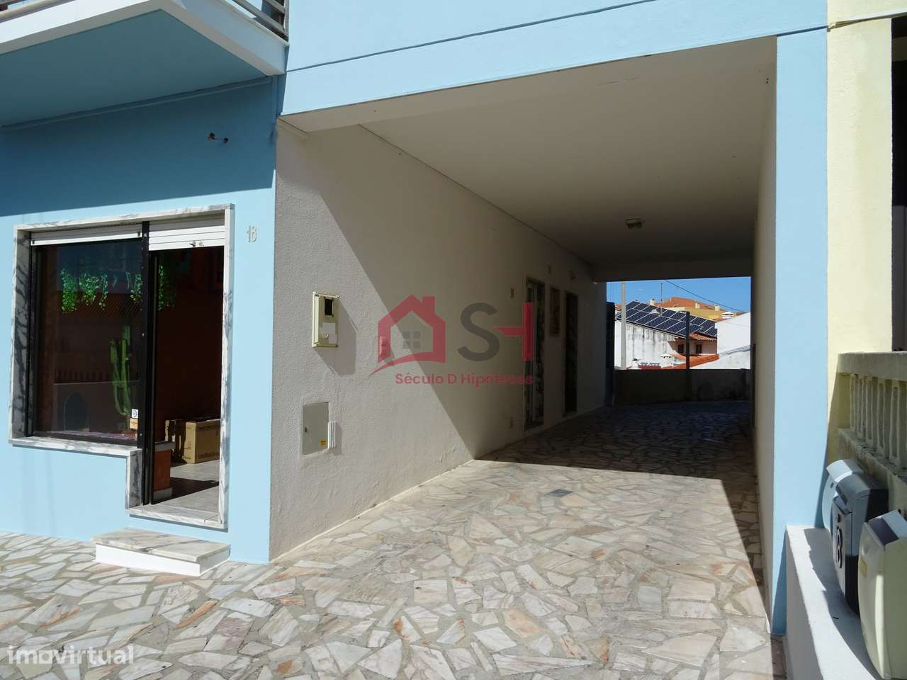 *Prédio com 2 Apartamentos + Loja + Arrecadação – Santa Cruz*-8