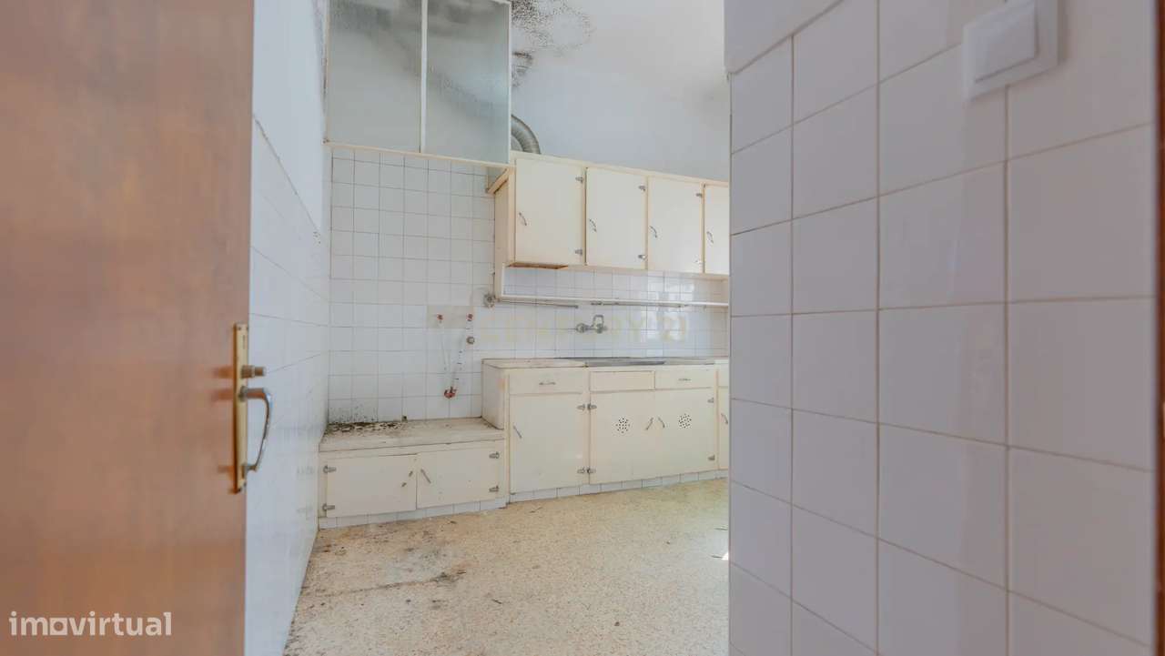 Moradia Isolada com Terreno de 1041 m² – Um Mundo de Possibilidades!-39