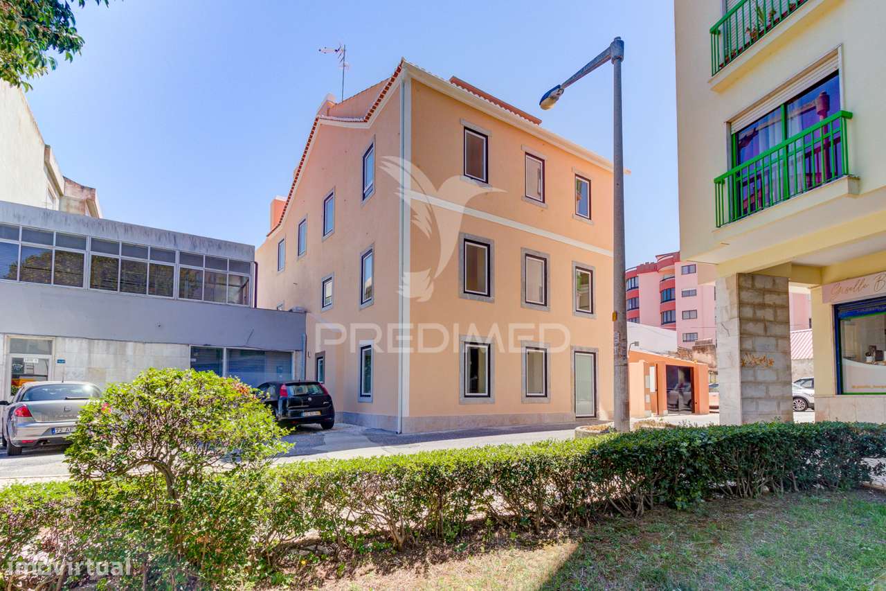 Excelente T2 totalmente reconstruído em Massamá - Grande imagem: 2/24