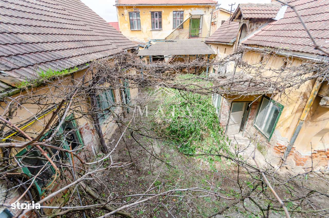 Casă de vânzare în Centrul Istoric Sibiu,  cu proiect pt. 24 de camere - Imagine principală: 1/9