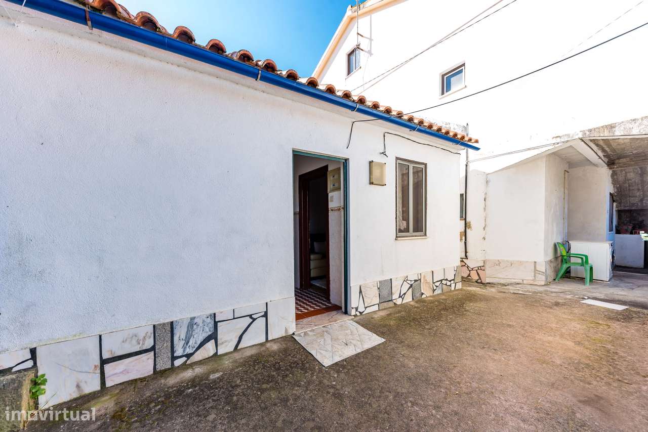 MORADIA T1 + ANEXOS E TERRENO | BEMPOSTA | ABRANTES-43