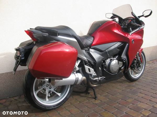 Honda VFR - 3