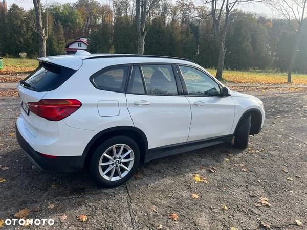 BMW X1 sDrive20i Advantage - 4