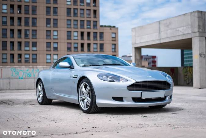 Aston Martin DB9 Standard - 22