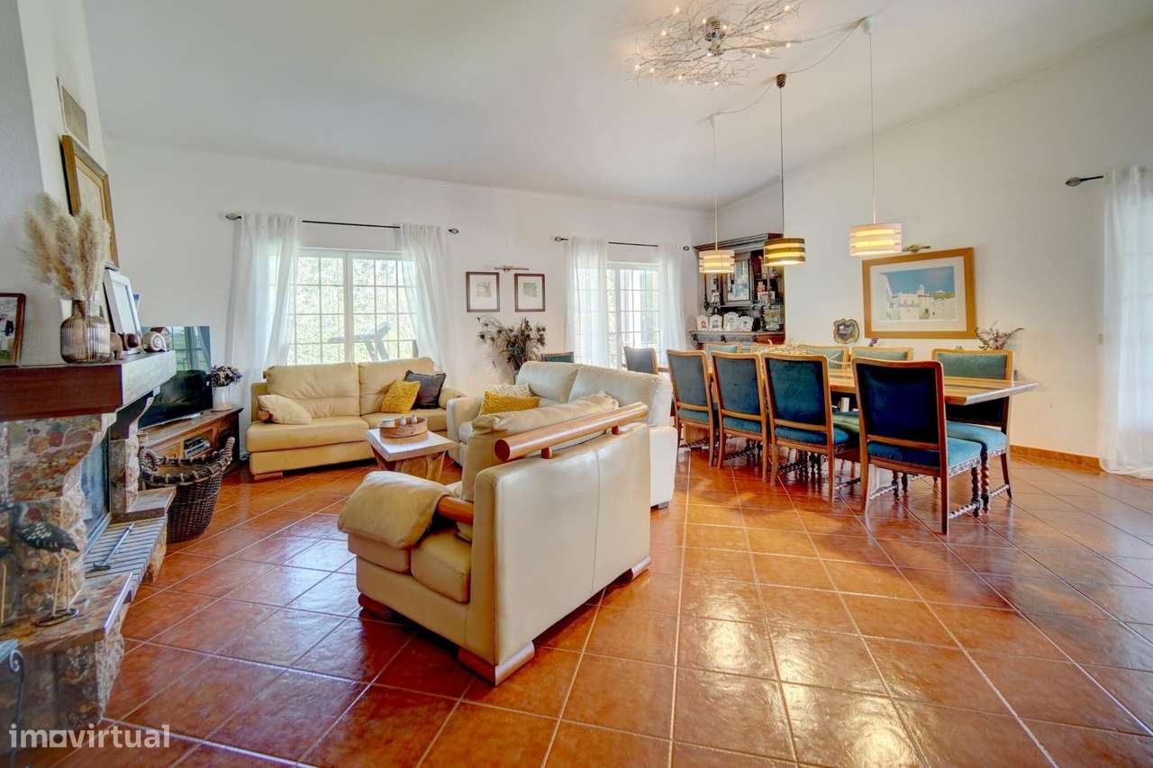 Quinta com Casa Tradicional com Piscina e Terreno de 8.800 m²-13