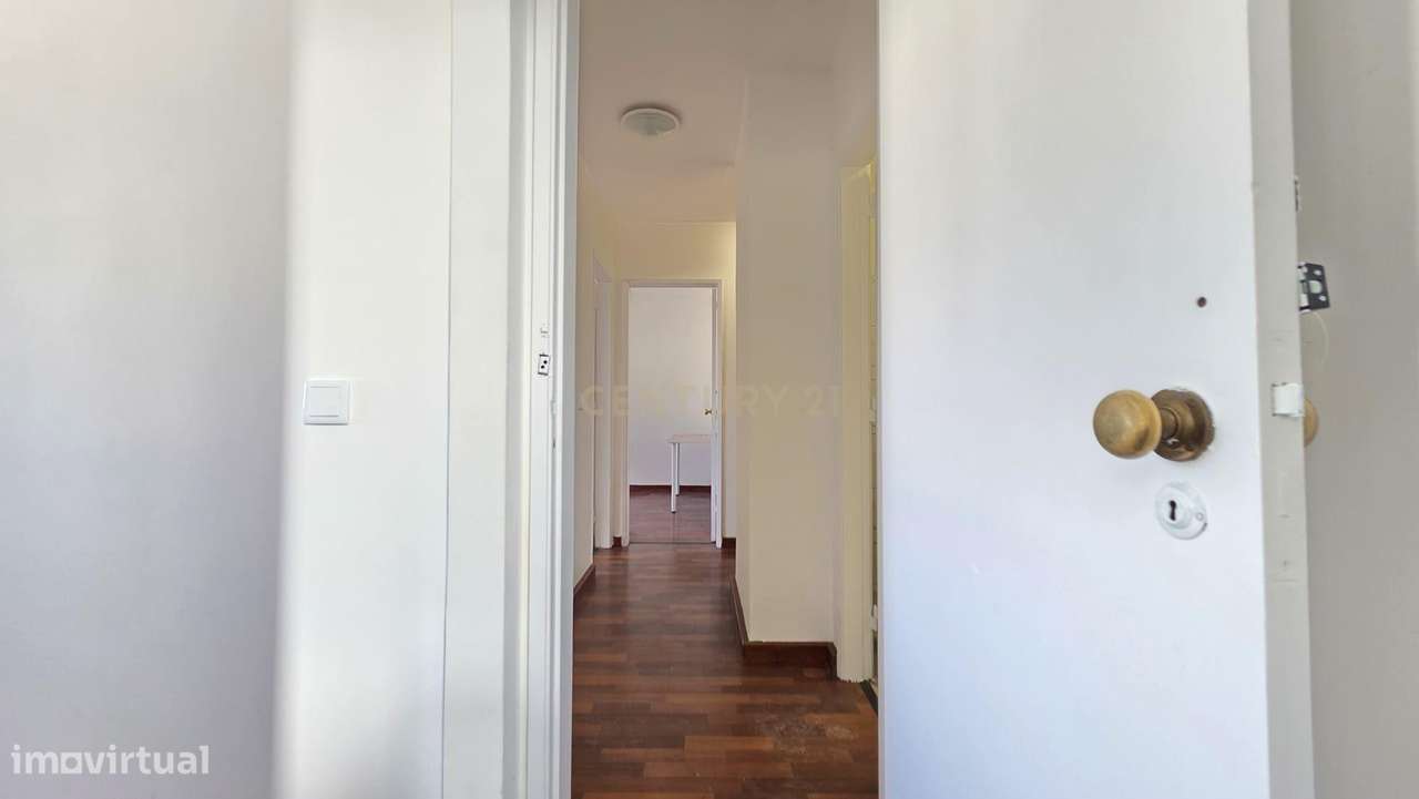 Apartamento T5 Duplex com Vista Panorâmica em Loures-19