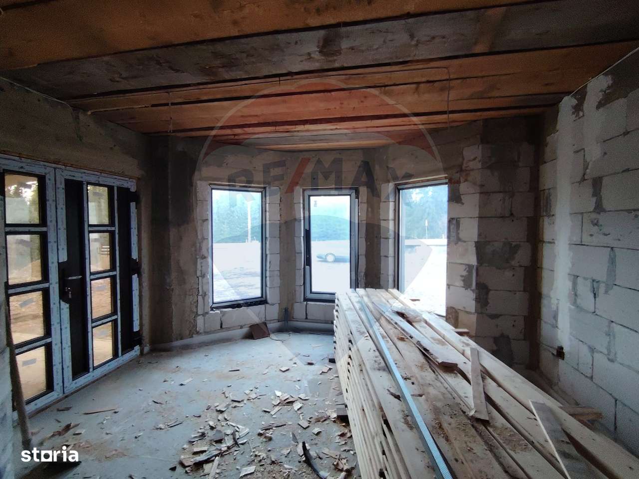 Casă / Vilă cu 8 camere de vânzare-6