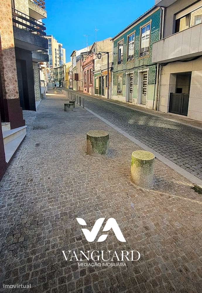 Moradia para reconstruir com terreno / Póvoa de Varzim/ Centro - Grande imagem: 4/17