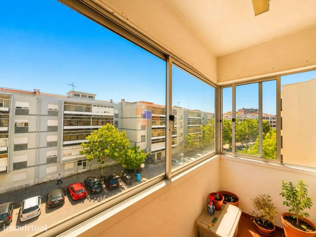 T1 com Parqueamento no Centro do Feijó - Excelente Oportunidade!-7