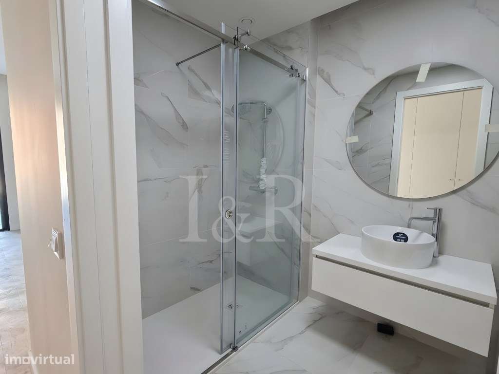 Apartamento T3 com varanda e estacionamento em Miraflores, Oeiras-13