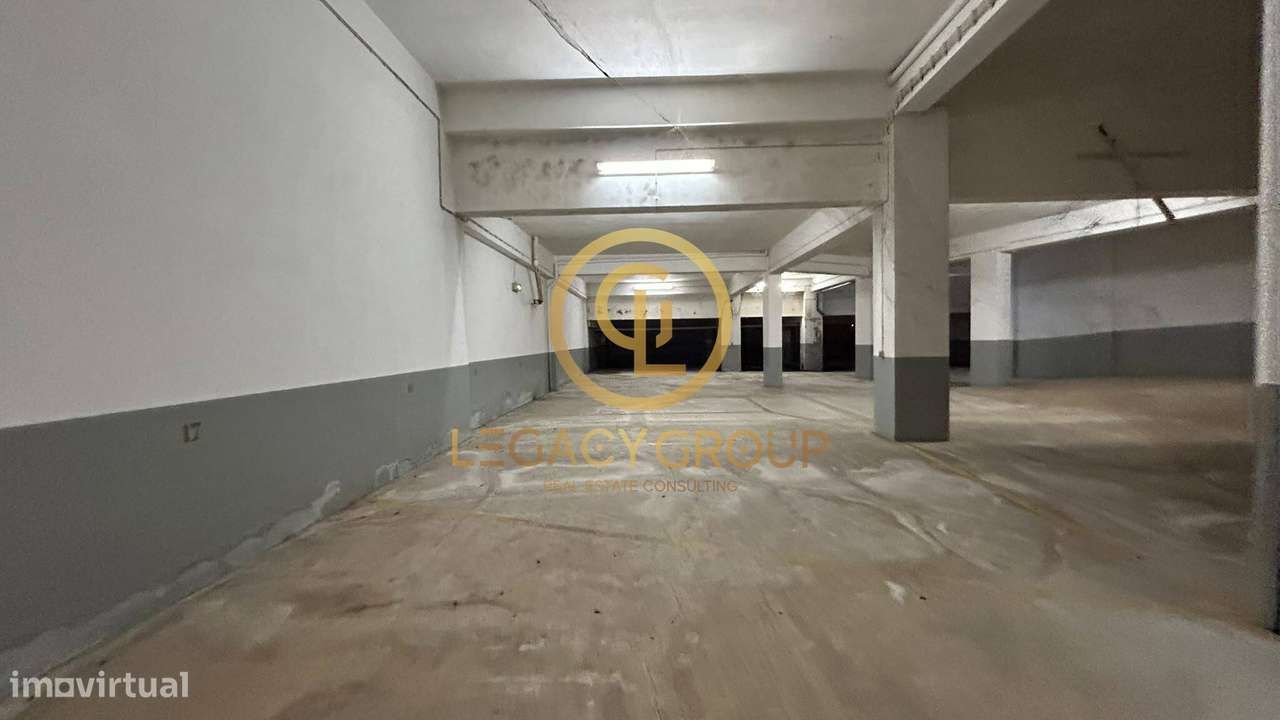 Parqueamento com 787m² situado no centro de Carvoeiro -  Lagoa-17