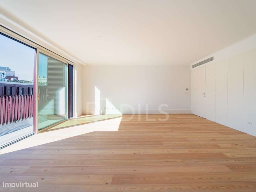 Apartamento T3 com varanda inserido em novo condomínio na Baixa do ... - Grande imagem: 3/88