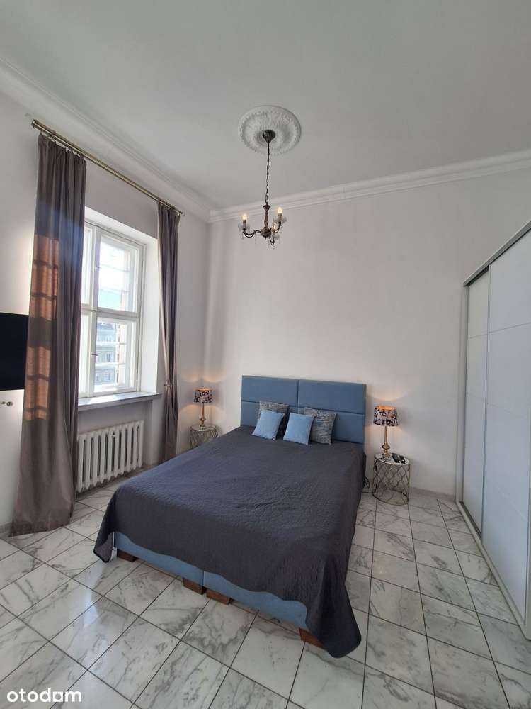 Rynek, gotowiec inwestycyjny, okna na płytę główną Rynku, wyposażone - Więcej