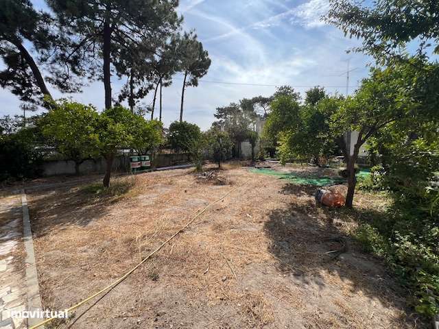 Moradia c/ Garagem, 692m2 de terreno, na Aroeira!-12