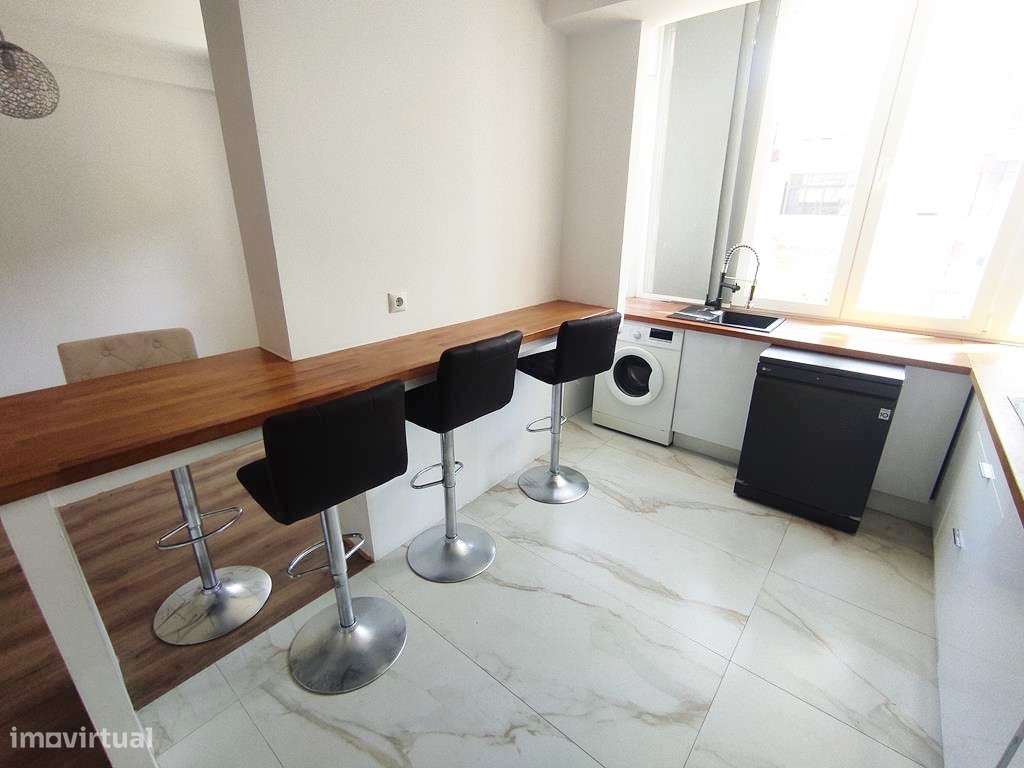 T3 Remodelado Junto á Escola Secundária da Amadora (Liceu)-7