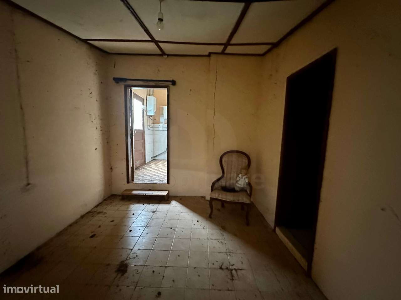 Moradia para restauro em Vila Fria, Felgueiras-14
