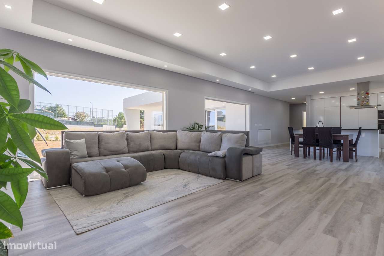 Vila Alegre / Fernão Ferro - Luxuosa moradia térrea T3 lote de 2775 m²-22