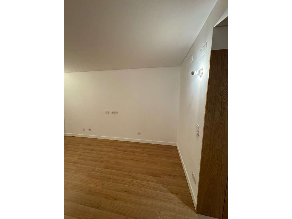 Moradia T3 com Garagem e Suite a venda na Maçã Sesimbra-9