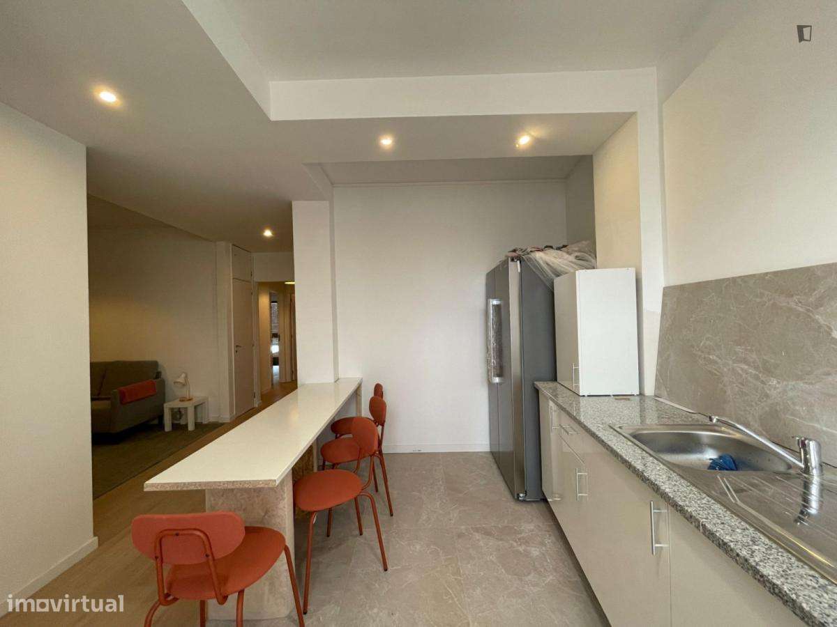 Quarto - localizado em Pedrouços Porto - Grande imagem: 5/7