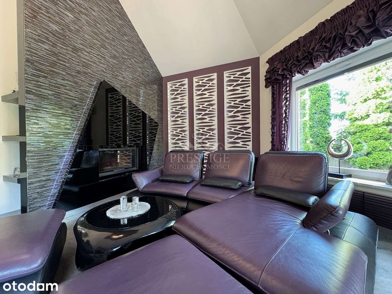 Dwa domy, siedlisko ze stawem i halą, wśród lasu-12