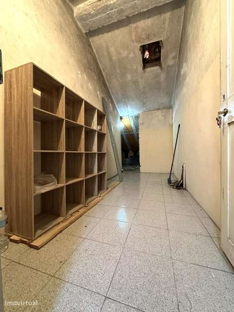 Apartamento T2 com varanda e elevador em Gondomar-13