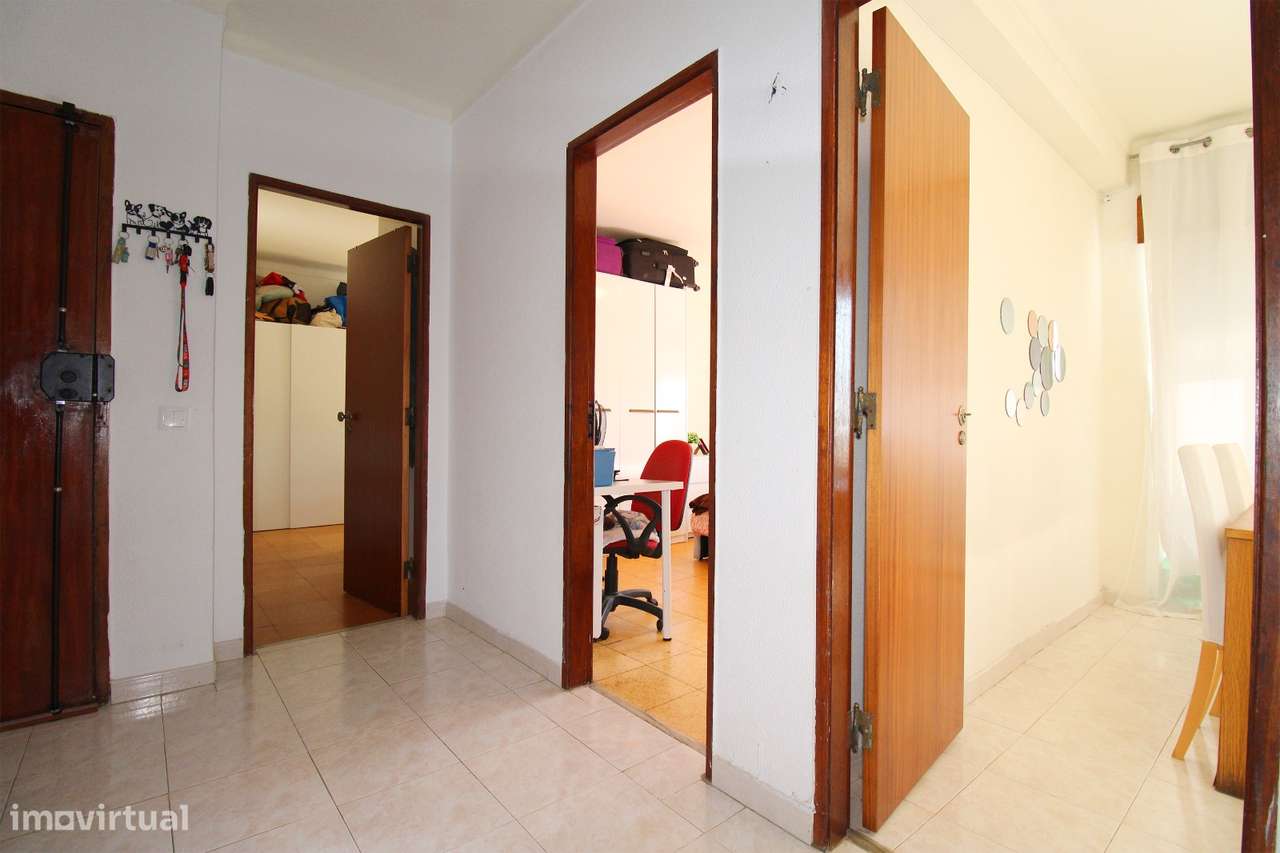 Apartamento T2 Amora - Seixal-23