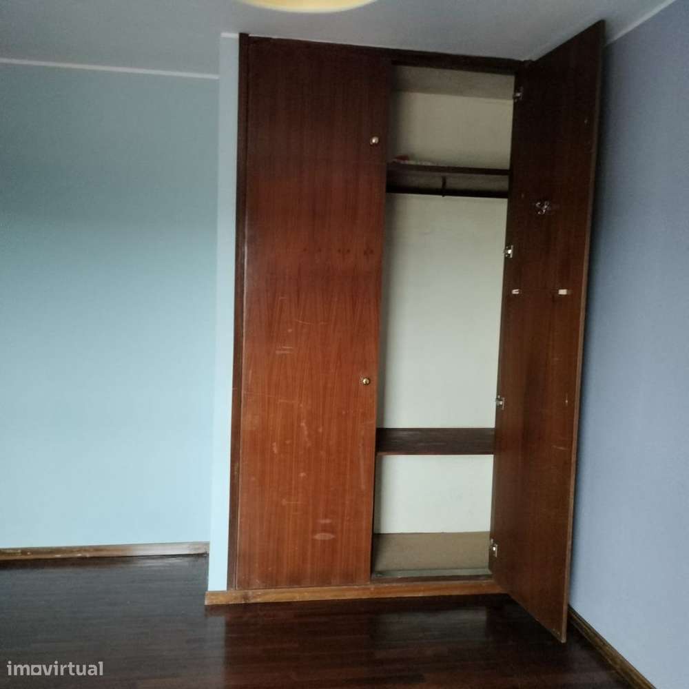 Apartamento T2 com lugar garagem e arrumo, remodelação incluída-7