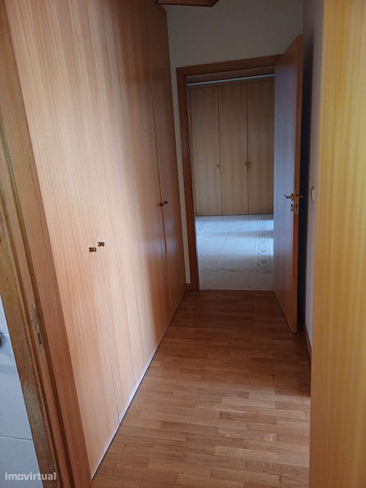 T1 Semi mobilado e equipado com lugar de garagem - Caulinos - Grande imagem: 2/9