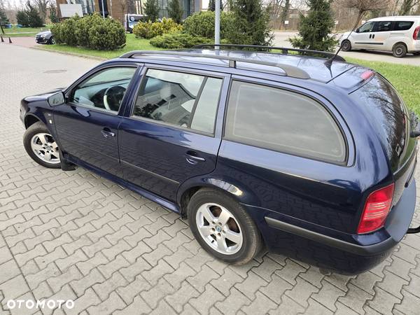 Skoda Octavia 1.6 Ambiente - 12