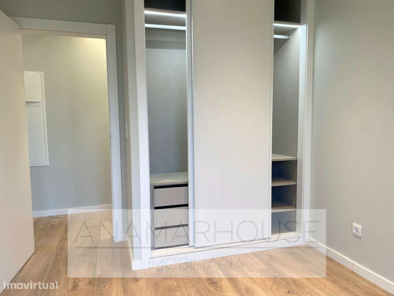 Apartamento T2 com Varanda | Totalmente Remodelado | Amadora-9