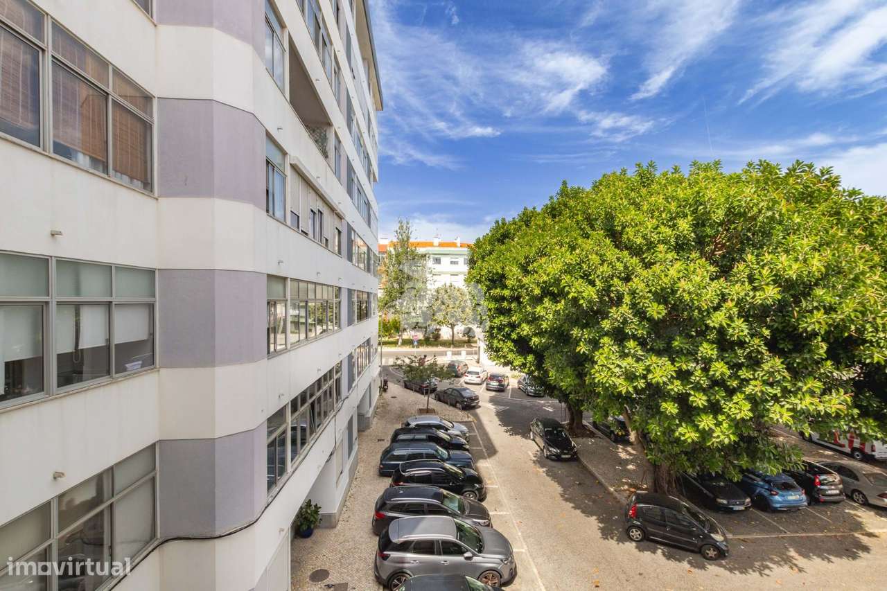 Apartamento T4 Remodelado-28