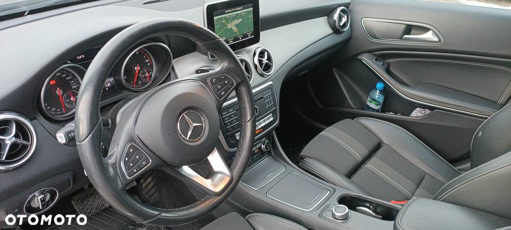 Mercedes-Benz GLA 200 7G-DCT UrbanStyle Edition - 13