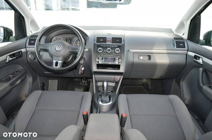 Volkswagen Touran - 20