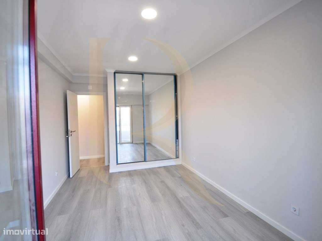 Apartamento T4 remodelado com varanda na Cruz de Pau-23