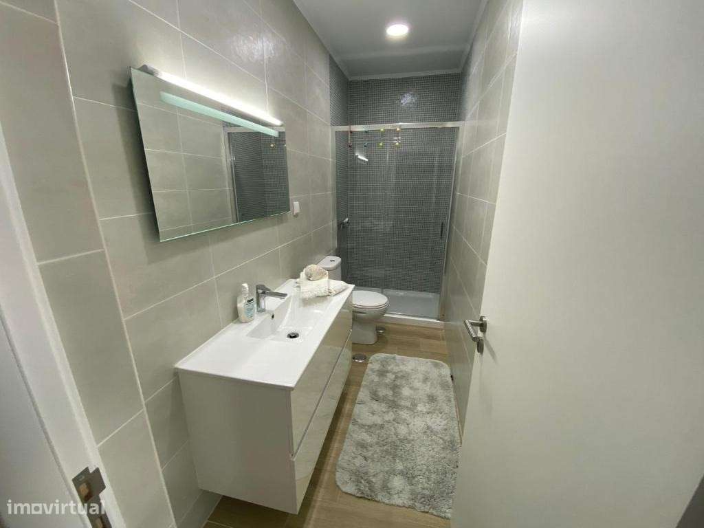 Vende-se moradia T8 junto á Praia da Assenta-28