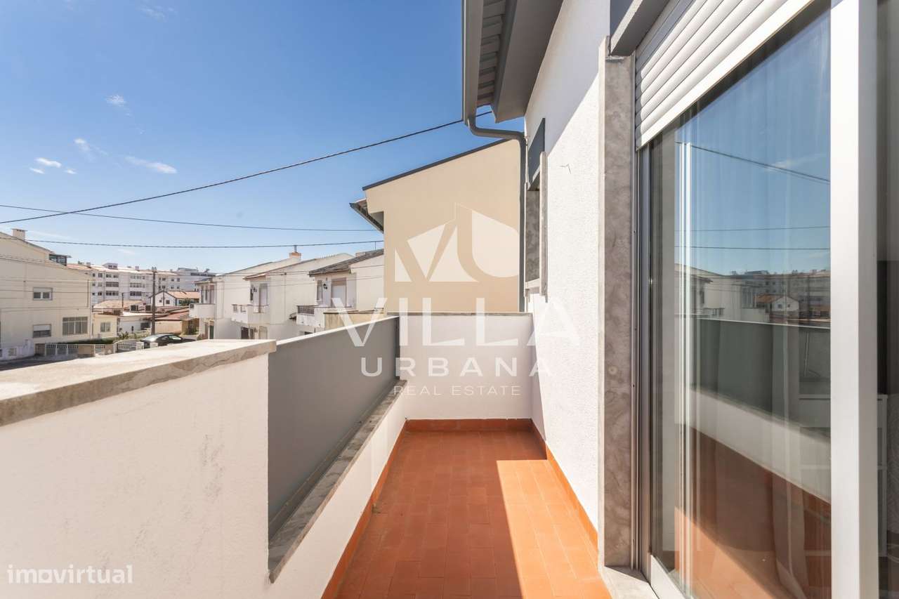 Moradia T3 com Excelentes Áreas, Garagem e Espaço Exterior em Alcabi-57