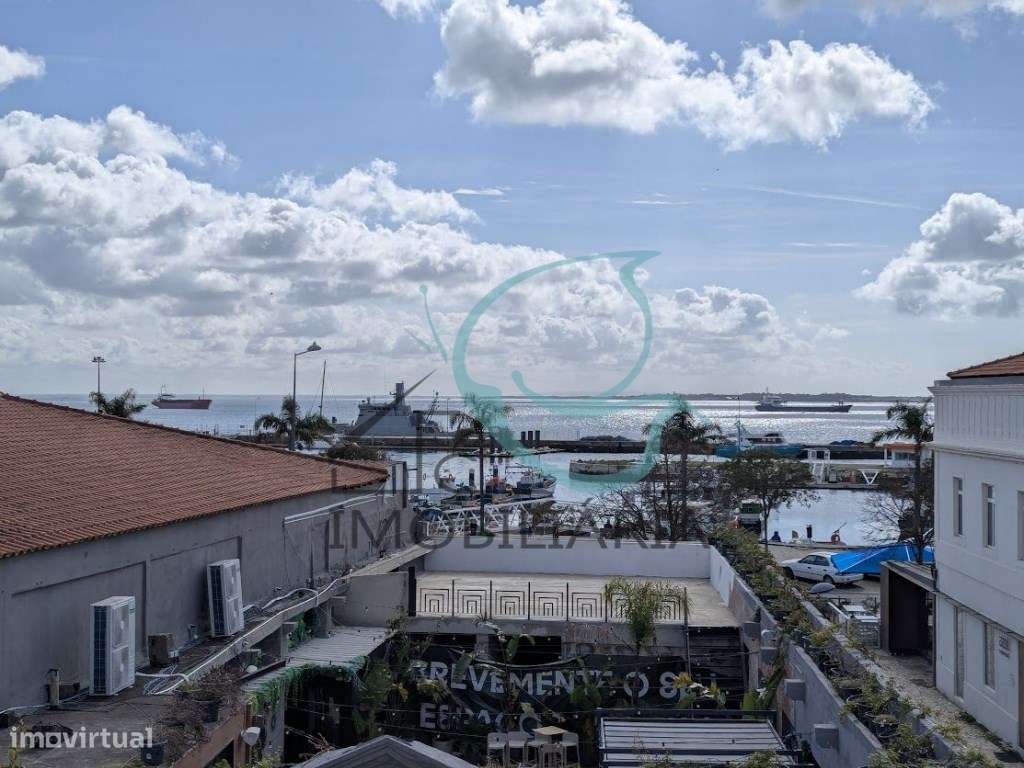 Loja com 2 pisos para arrendamento em Setúbal - Grande imagem: 1/49