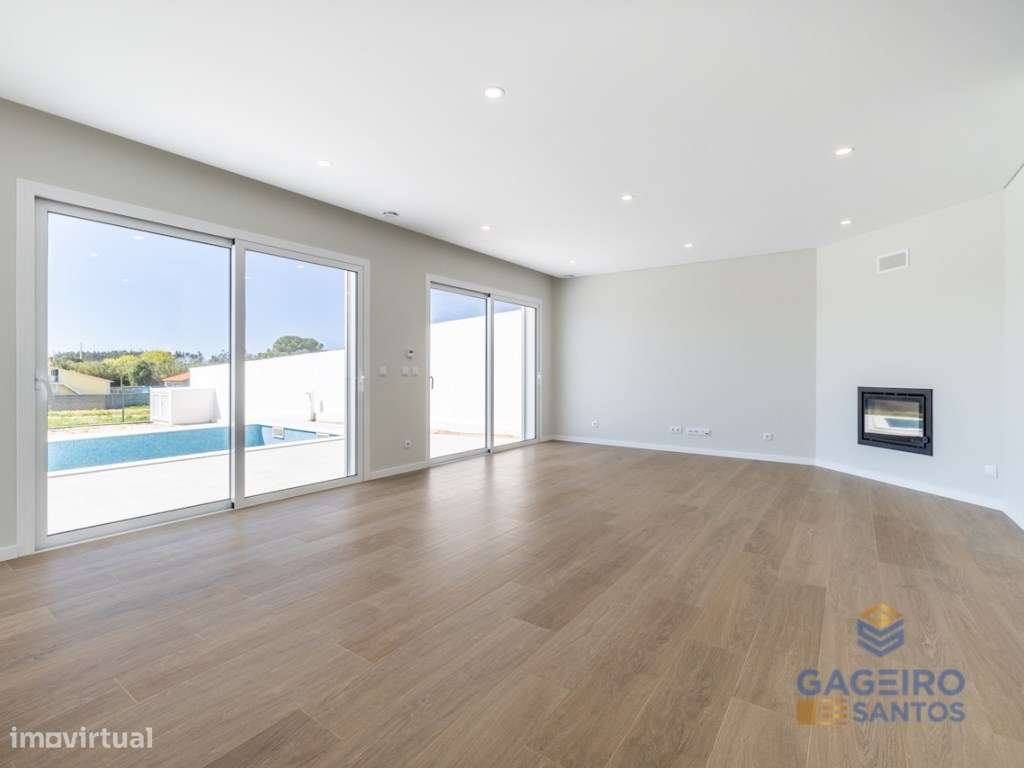 Moradia T4 com piscina, nova e pronta a habitar a 4 km da baía de S...-18